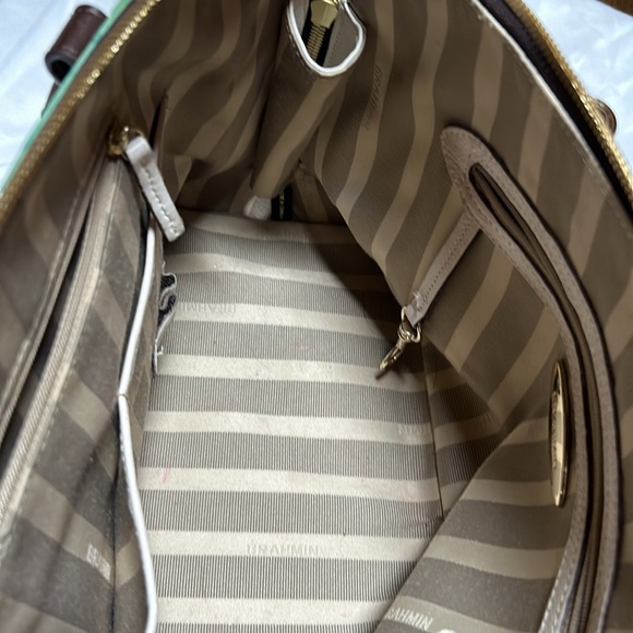 Brahmin handbag. Has some marks and signs of use. - Picture 5 of 10